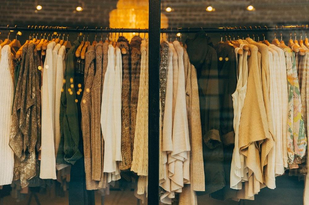 Czapki zimowe dla kobiet — Inspiracje, które podkreślą Twój styl!
