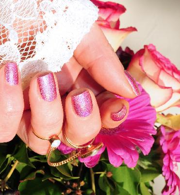 Czym jest manicure tytanowy?